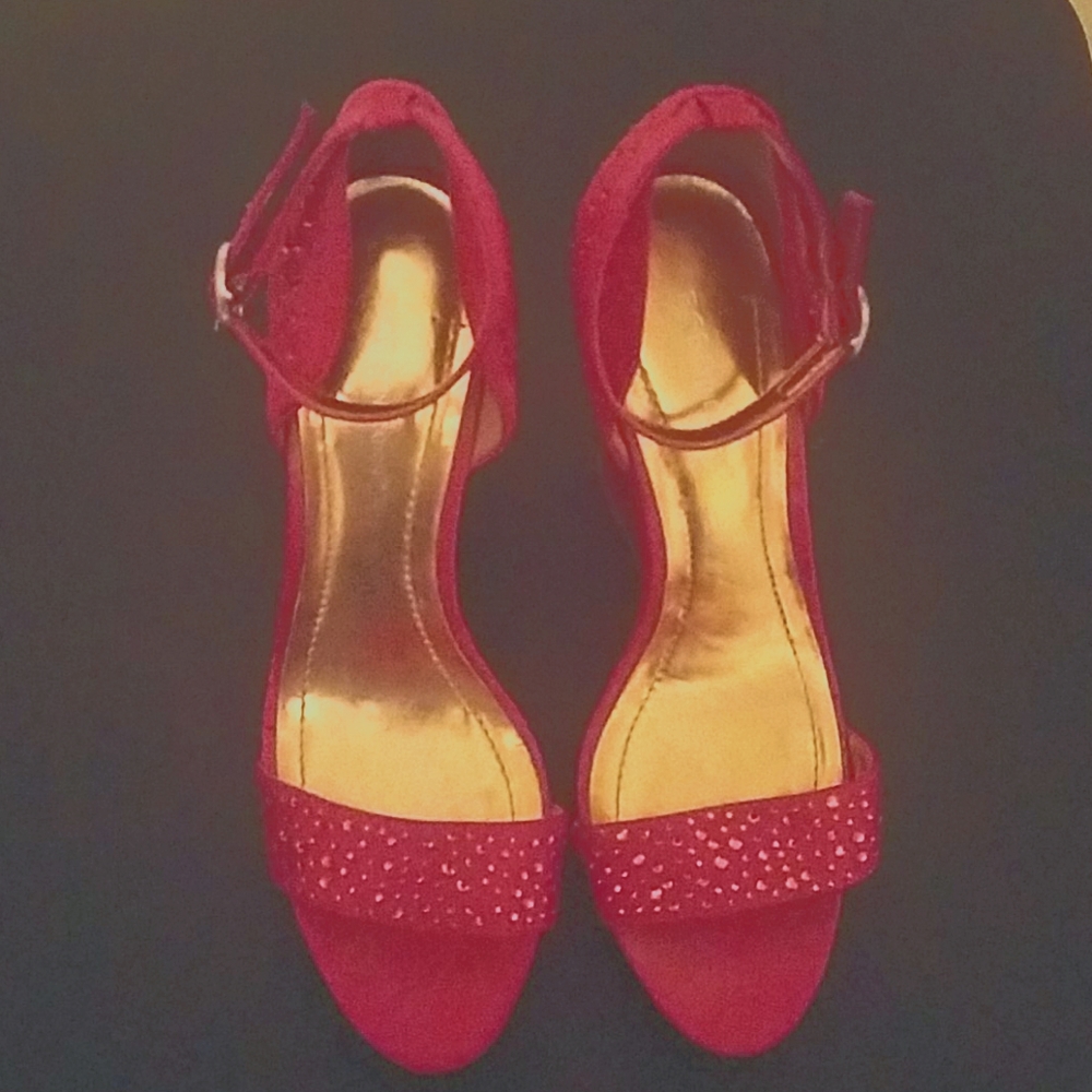 BCBG 8.5 pink with rhinstone wedges